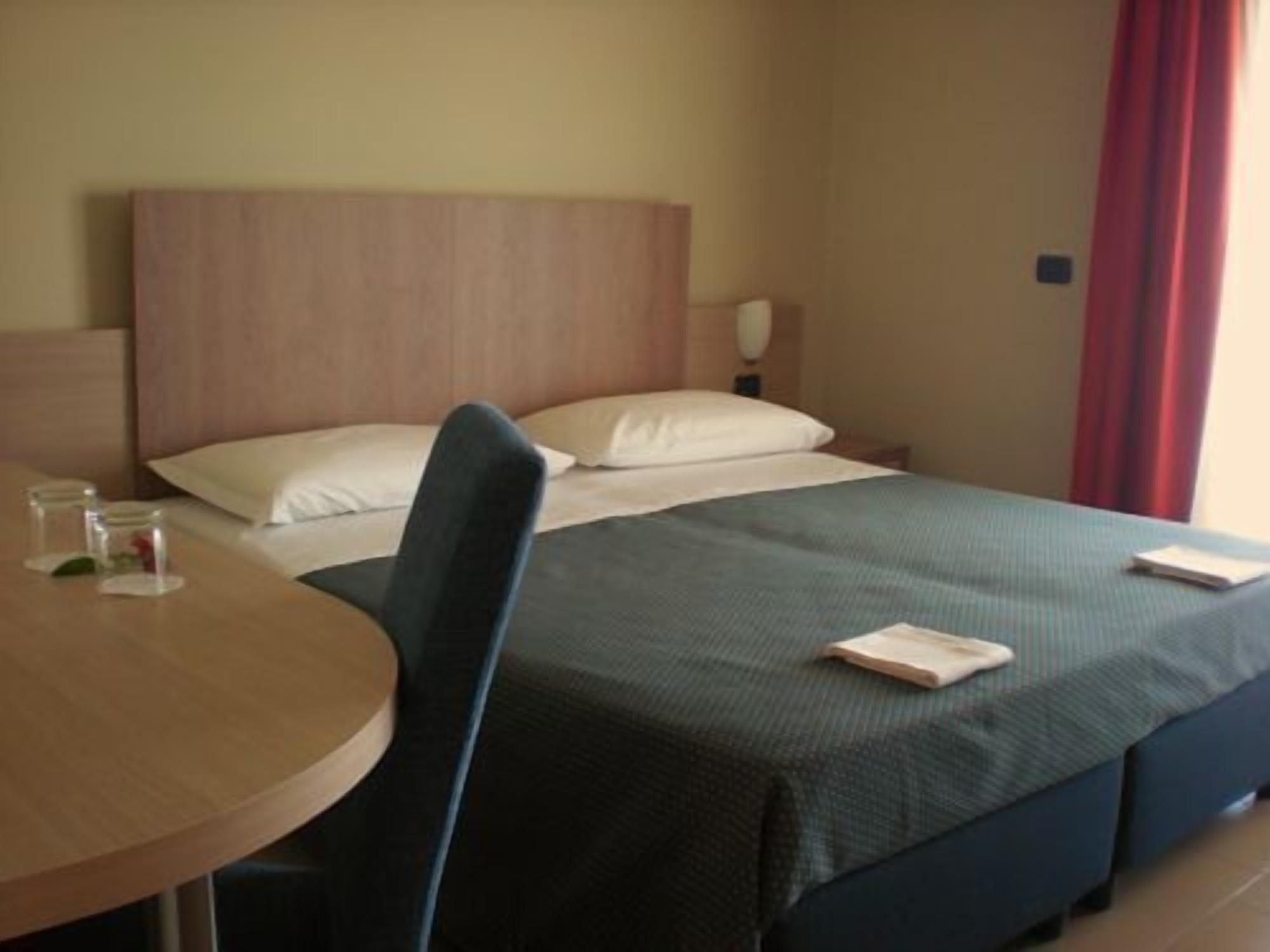 Heraclea Hotel Residence Policoro Kültér fotó